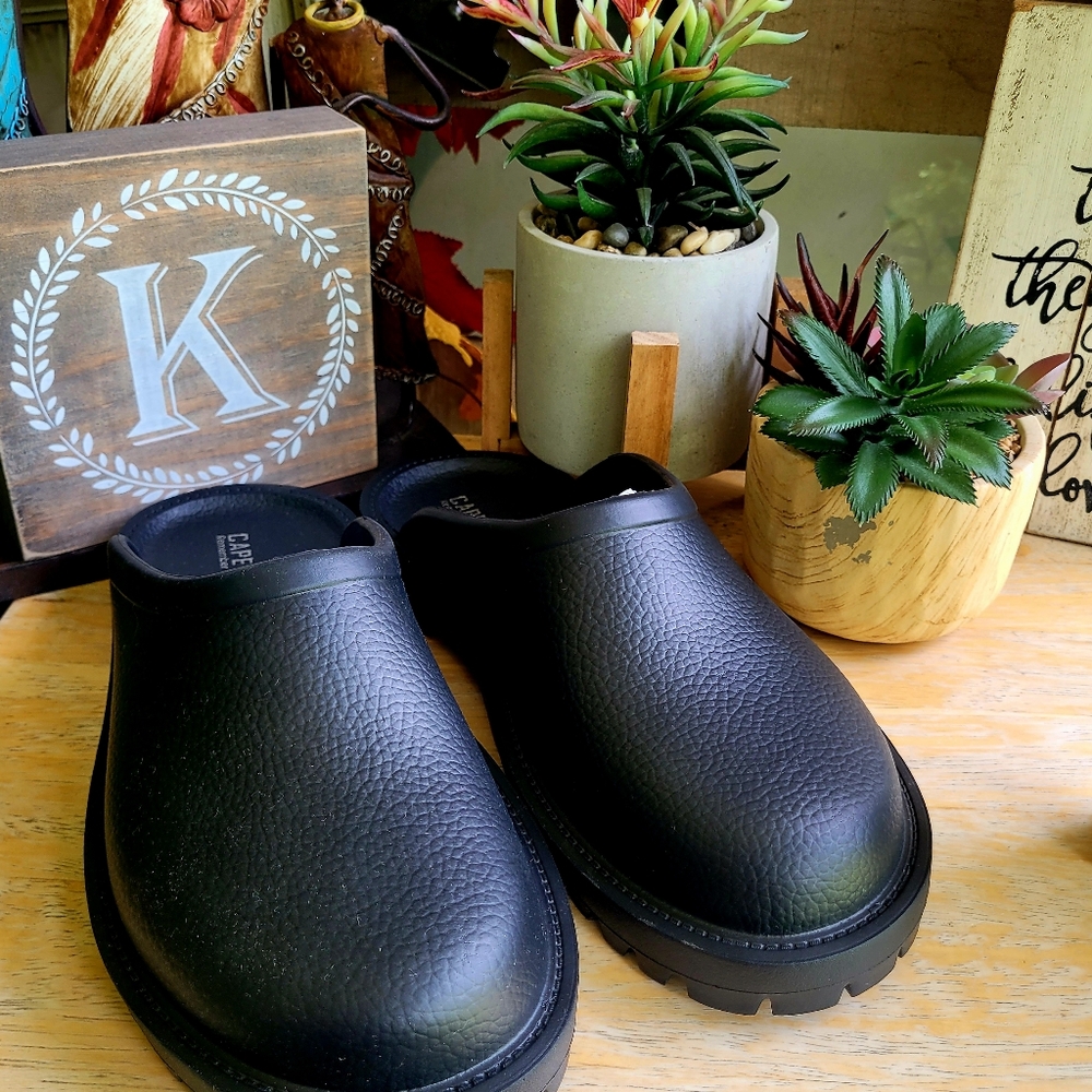 Cape Robbin Black Women's Mules - Picture 10 of 13